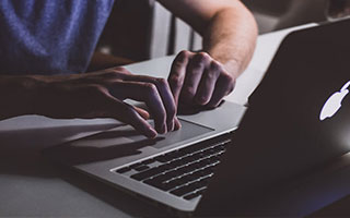 夸张！7轮13球！瓦科补时破门完成双响，泰山再度扳平2-2申花